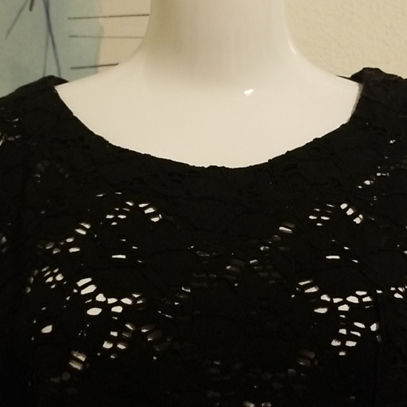 Chaus black lace cutout short sleeves top sz Large, EUC - Picture 7 of 9